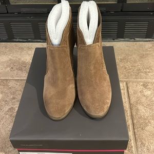 Vince Camuto Frasitta bootie. Light brown/tan color. Size 6.